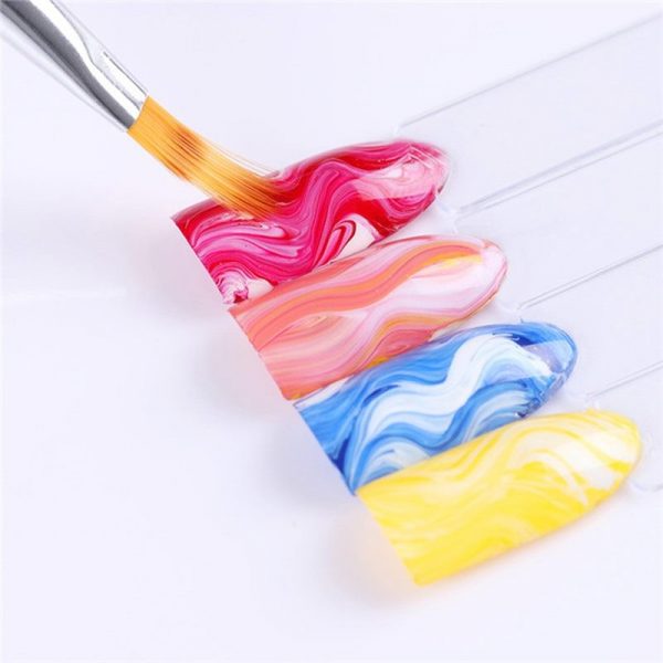 effect of Three Colors Wooden Handle Nail Gradient Painting Brush